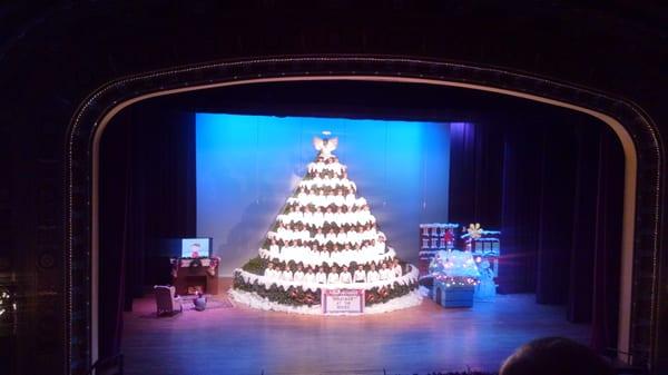 The singing Christmas tree!