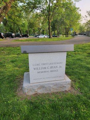 Tablet commemorating the bridge