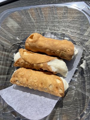 Freshly made cannoli ~ Soooooo Gooood (thank you!)