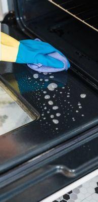 Cleaning the oven