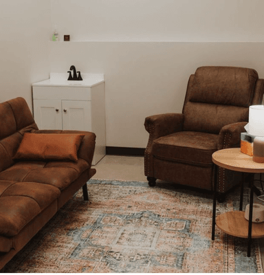 Ketamine therapy successfully treats mental health disorders and chronic pain. Our Ketamine Therapy rooms keep you safe and cozy.