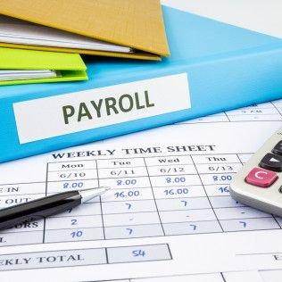 Calculate-Payroll-For-Employee-79269223.jpg