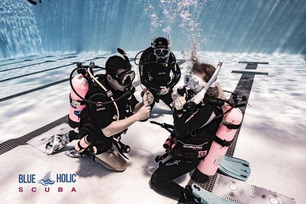 Learn How to Scuba Dive with our Experienced and Professional instructors! These Students are working on their Open Water 2 Skills!