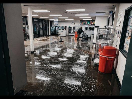 concrete floor Deep Cleaning & SEALING 
 Let's make your floor shine again!