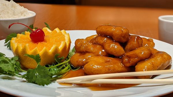 Orange chicken at Mien Noodles Interior in Harrah's Philadelphia Casino & Horse Racetrack