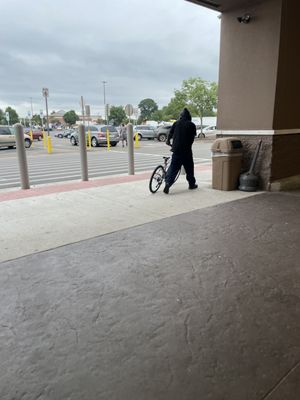 Dude stealing a bike.