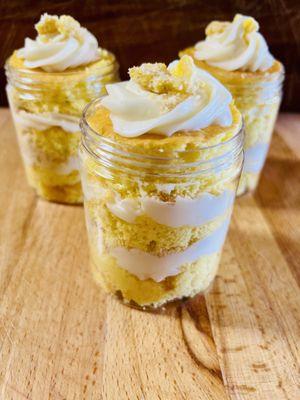 Lemon Crumble cake Jar