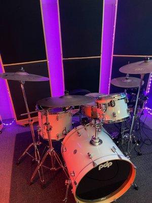 iDrum Pro -  Already play the drums! Capture your sound and your image in the DSA recording studio.