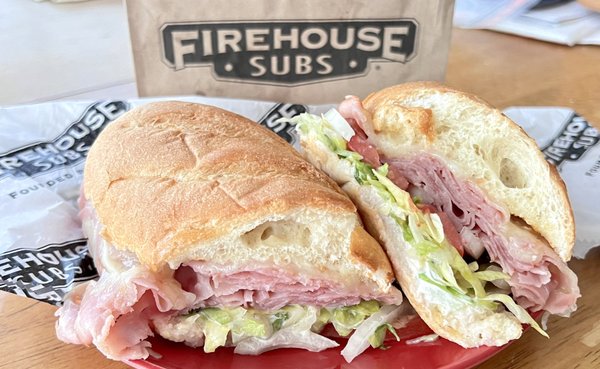 Lunch hour calls for a C(*‿*)mforting #HoneyHam sub with a dab of oil and vinegar. Always a good choice @ #FireHouseSubs