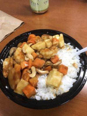 Shrimp with cashew nuts lunch special. Good taste and value. Only $6 and comes with soda!