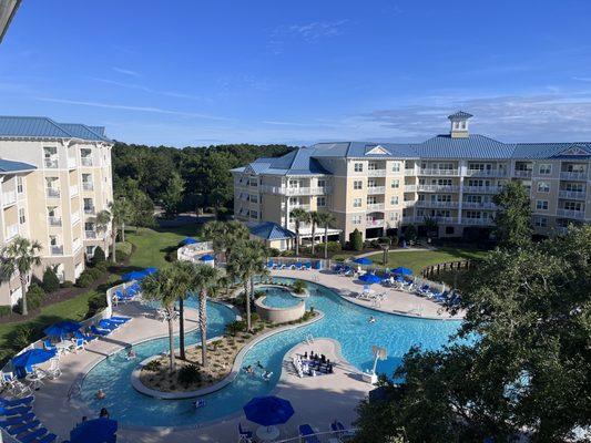 Lazy river pool