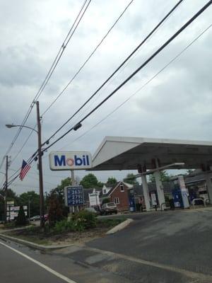 Medway Mobil -- 107 Main Street / Route 109, Medway                      Storefront