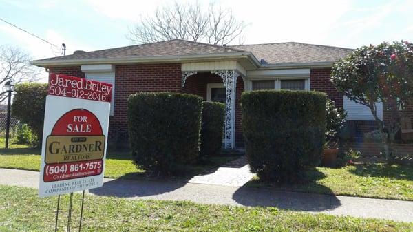 Great Old Jefferson Brick Cottage, 3 Bedrooms 1 Bath

#oldjefferson #nolarealestate #nola_realtor #ochnerhospital #ochner #Je...