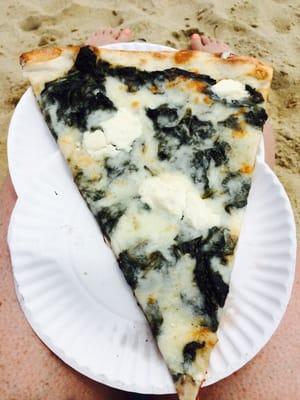 White pie w/ sautéed spinach , mozzarella and ricotta cheese