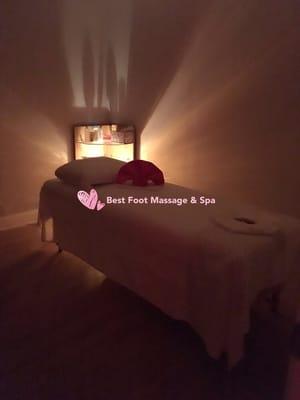 This picture shows our individual room, support a quiet,comfortable and enjoyable place for having a massage!