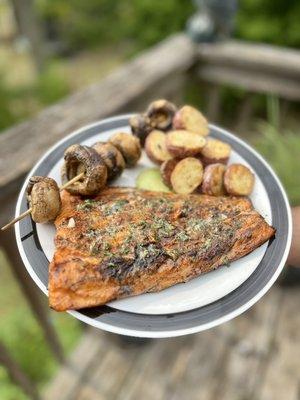 Grilled salmon, mushrooms and potatoes