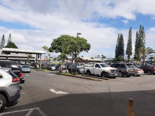 Lots of parking at the Kea'au Shopping Center.