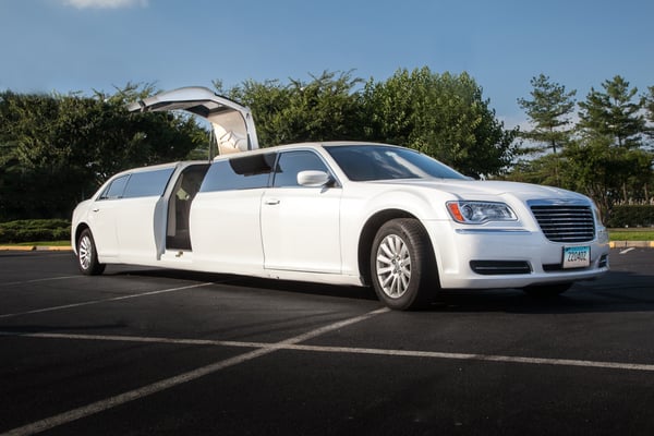 10 Passenger Limousine Chrysler 300.  3Hour packages champagne included $580.00