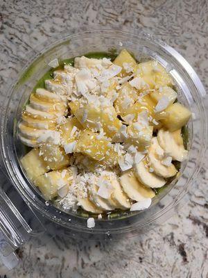 The Island Vida comes with a freshly blended spinach base, granola, honey, bananas, pineapples, and raw coconut!