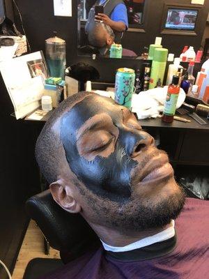 Black mask Charcoal peel