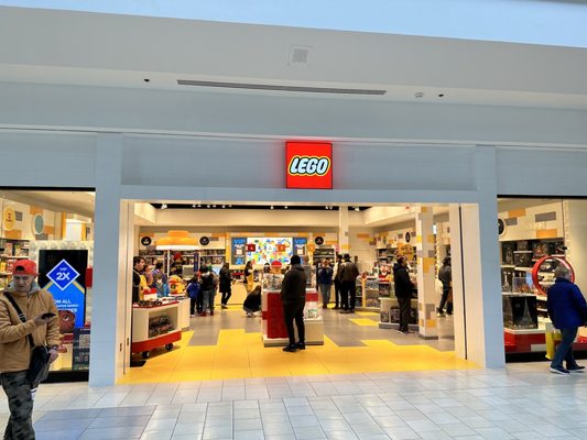 The LEGO Store Nashua