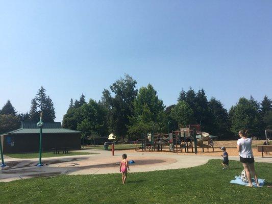 Nice stroller paved trail around the park but when it's sunny there isn't a lot of shade