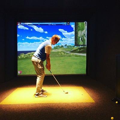 Coach Aaron playing Bandon Dunes on the Full Swing Golf simulator!