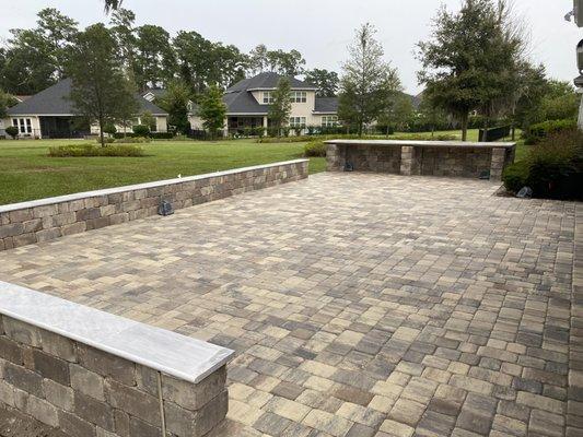 Paver patio w/ outdoor countertop