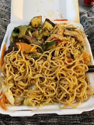 Two Items Combo Plate Beef with Broccoli, Kung Pao Chicken and Chow Mein