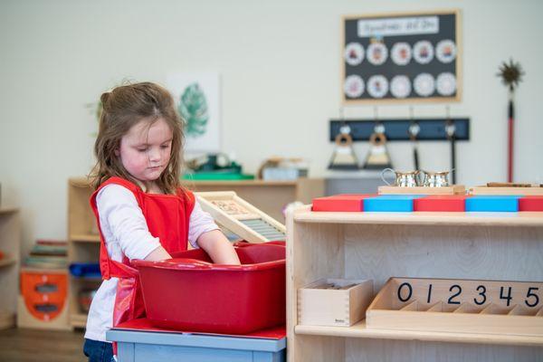 Guidepost Montessori at River North