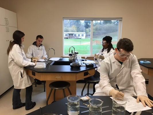 Abiqua students in the science lab