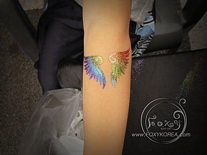 glitter tattoo