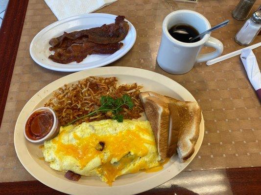 Ham,onion and American cheese omelette with a side of bacon.  Very tasty.