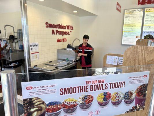 The photo of the bowls look awesome! Didn't try one on this day.