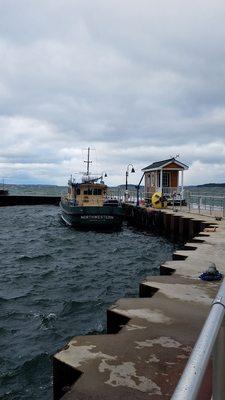 Here's their boat, I will NOT walk out to see, too windy and cold. I'll blow in H2O