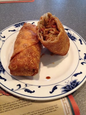 A real, proper, NY and NJ style Eggroll...perfectly fried.  Visible pork inside. I'll be back just for these!