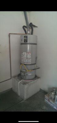 40 GALLON WATER HEATER INSTALL. #HOTWATER #PLUMBER #PLUMBERNEARME
 #NOHOTWATER
 #EMERGENCY