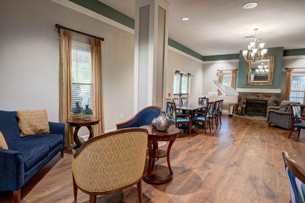 Town Village Crossing | Independent Living | Arlington, TX | living room