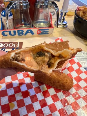 Empanada y croquetas de pollo, delicious!!