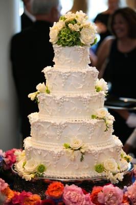 Flowers on wedding cake mary parks flowers