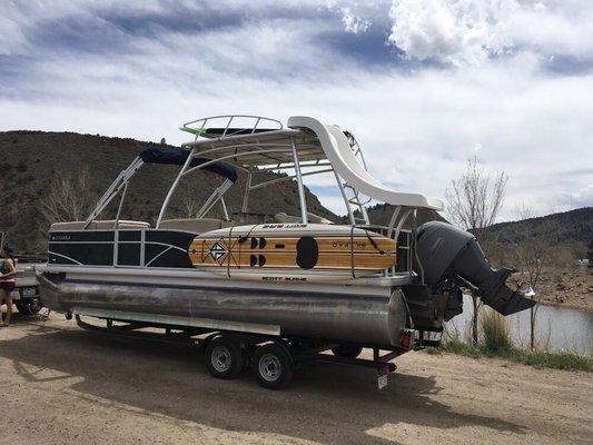 Sweet pontoon rentals and paddle boards for the coves at Horsetooth!