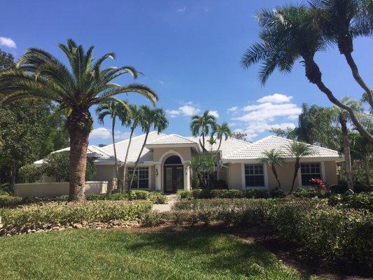 4601 Oak Leaf Dr Naples, FL $1,148,000. 4Br+Den, 3.1 Baths, 3807  SqFt Living Area! Carol Baker, LevitanReakty 238-584-5555