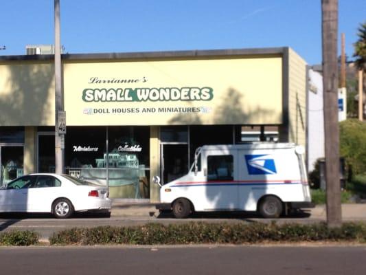 Larrianne's Small Wonders