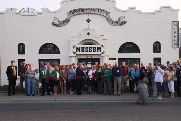 Museum Director Jayne Singleton and Mayor Tom Towey cutting the ribbon during the opening of the Museum.