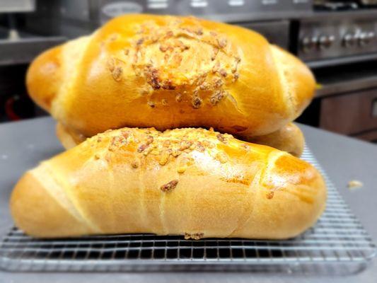 Cheese stuffed bread (Pan con queso)