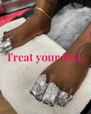 Gel pedicure with soak off treatment