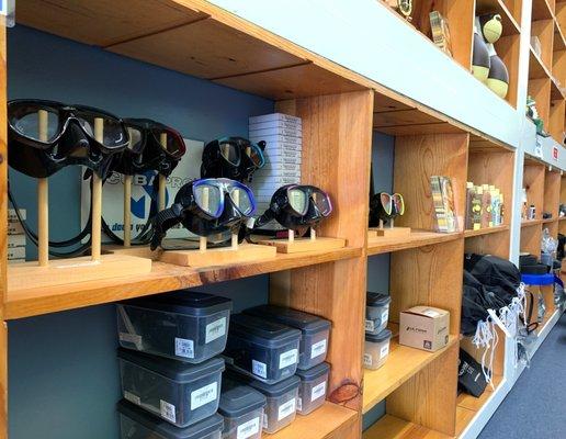 A good collection of dive masks and snorkel masks can be found in our store.