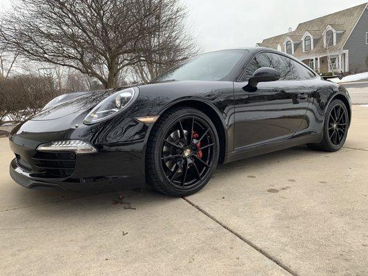 Powder coated wheels in standard gloss black by Scott.