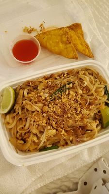 Pad thai and crab rangoon