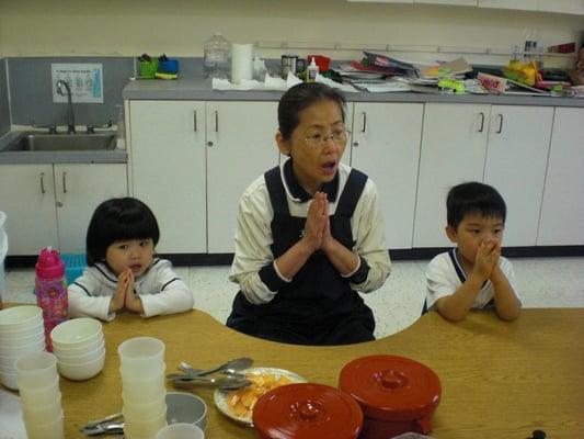 Children sing Appreciation song before the lunch.
  We have hot lunch cooked by our chef in our kitchen everyday.